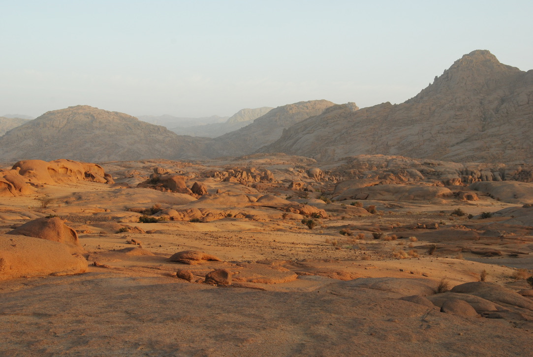 Lire la suite à propos de l’article Écouter Claude Rault, évêque du Sahara, sur le désert